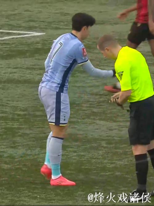 托特纳姆热刺正在与曼城谈判,以求签下这位明星球员 托特纳姆热刺正在与曼城谈判,以求签下这位明星球员