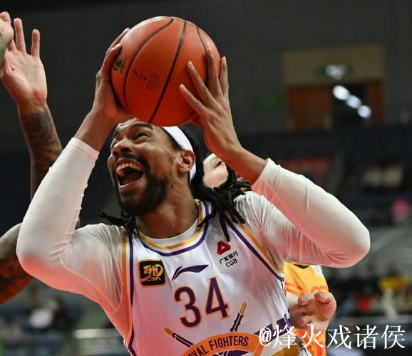 萨林杰16+18+12北控加时险胜广东 阿姆斯20分